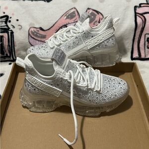 Brand new Steve Madden Maxima white size 6.5